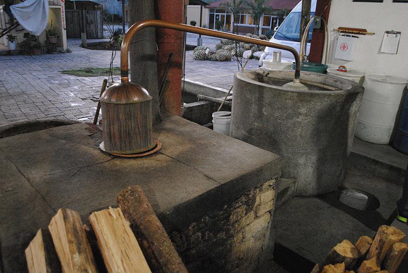 MEZCAL COPPER STILL - PHOTO: FLICKR/ WIKIMEDIA COMMONS MEZCAL COPPER STILL - PHOTO: FLICKR/ WIKIMEDIA COMMONS