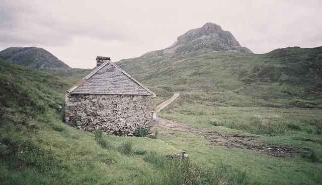 Larig Leacach Bothie. Photo: Pip Rolls/Wikimedia Larig Leacach Bothie. Photo: Pip Rolls/Wikimedia