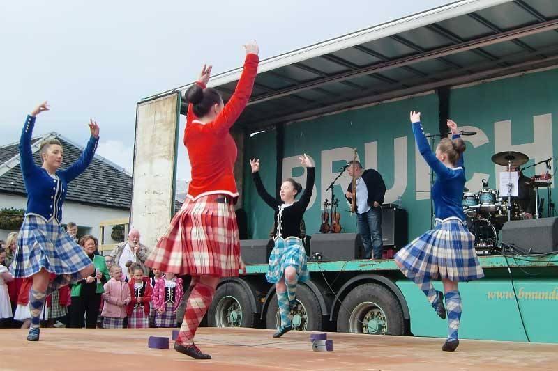 Islay Festival at Bruichladdich / Photo: Facebook - Islay Scotland Islay Festival at Bruichladdich / Photo: Facebook - Islay Scotland