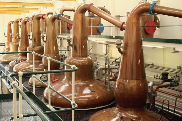 Stills in Glen Grant Distillery in Scotland - Photo: Flickr/shnaider_sem Stills in Glen Grant Distillery in Scotland - Photo: Flickr/shnaider_sem