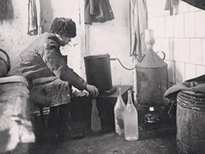 Distilling Samogon in 1920s. Source: Wikimedia Distilling Samogon in 1920s. Source: Wikimedia