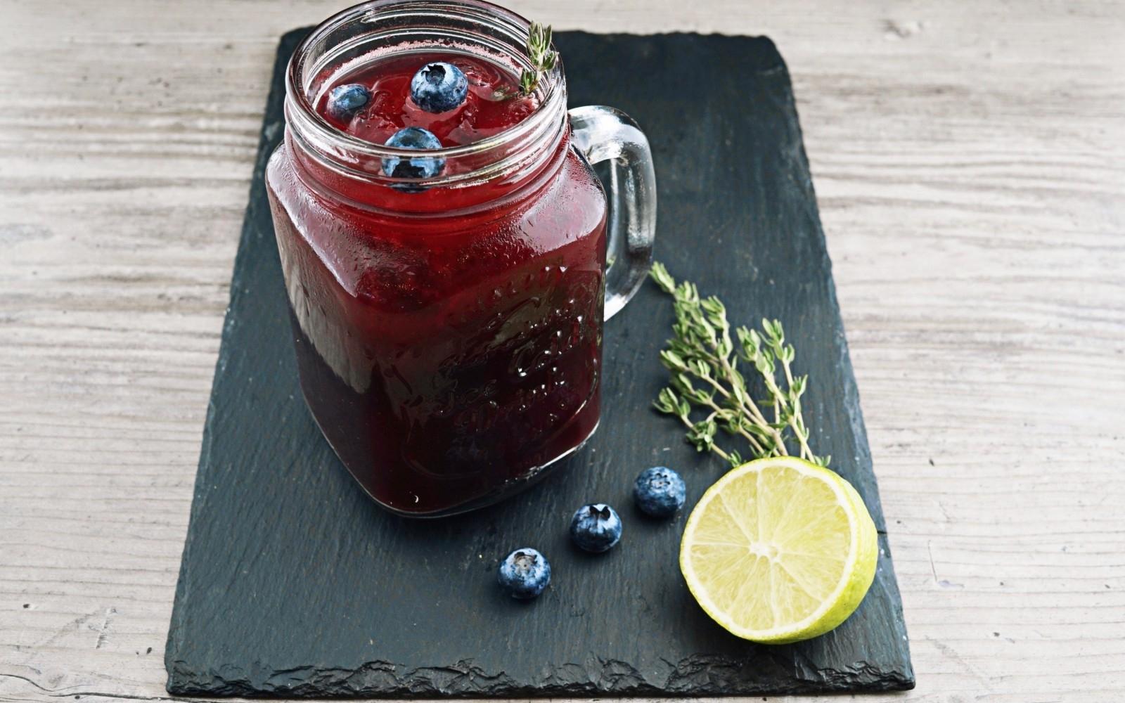 Sloe Gin Cocktail - Photo: @wesual (Unsplash) Sloe Gin Cocktail - Photo: @wesual (Unsplash)