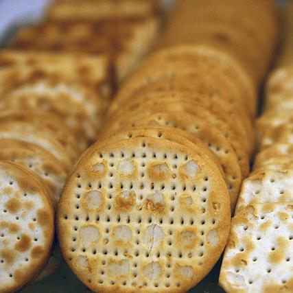 Snack on some crackers when tasting Whisky Snack on some crackers when tasting Whisky